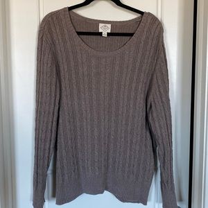 Women’s sweater, size XXL.